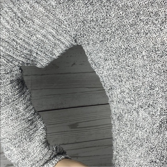 Calvin Klein Sweater - Picture 5 of 12